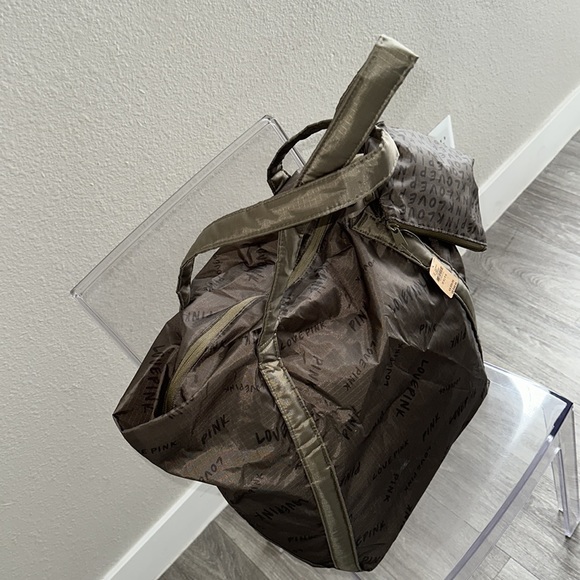 Pink travel tote bag with a matching pouch, brand new with a tag - Picture 4 of 12